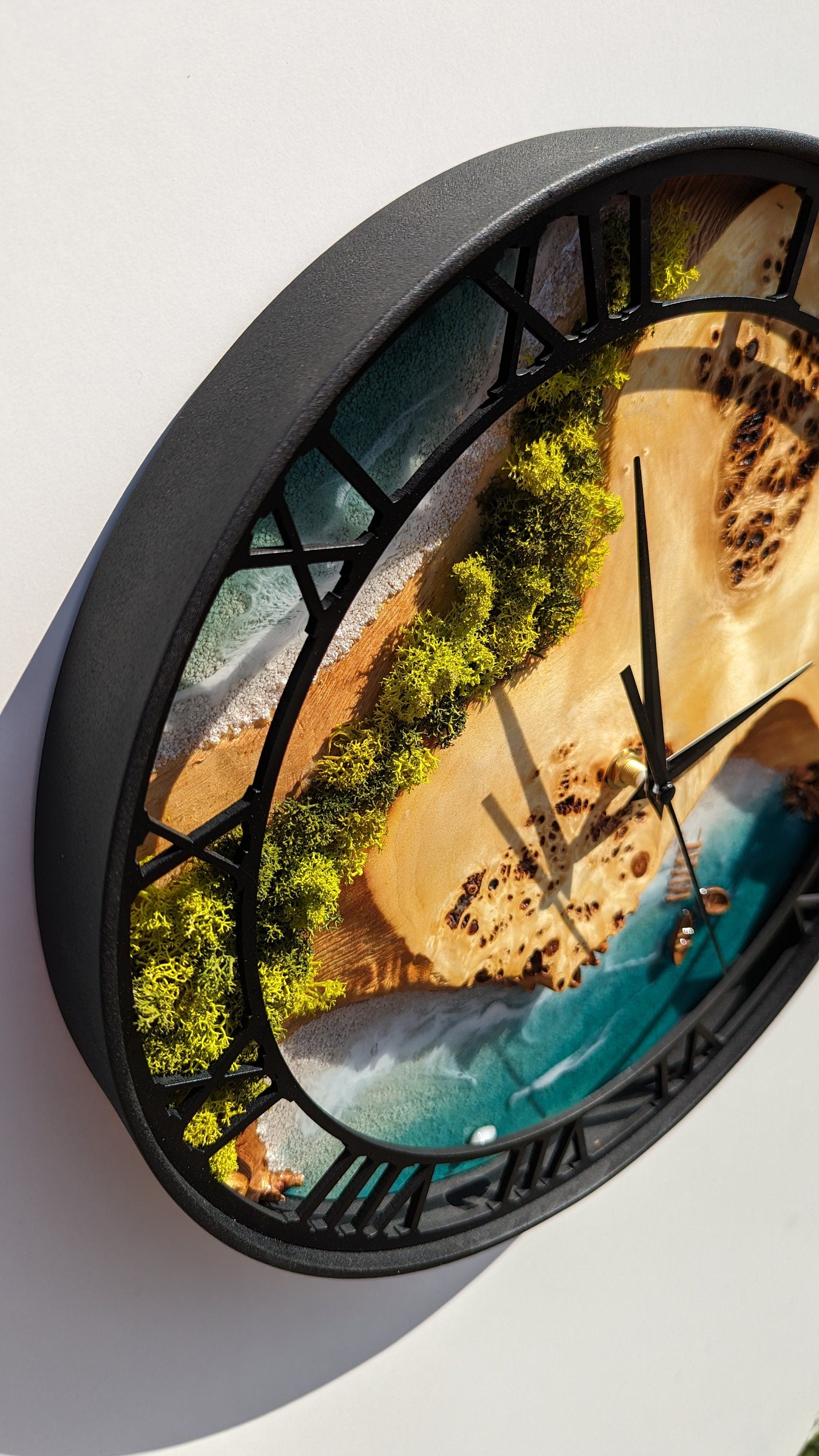 Moss Wood Wall Clock: Epoxy Resin & Preserved Moss Art