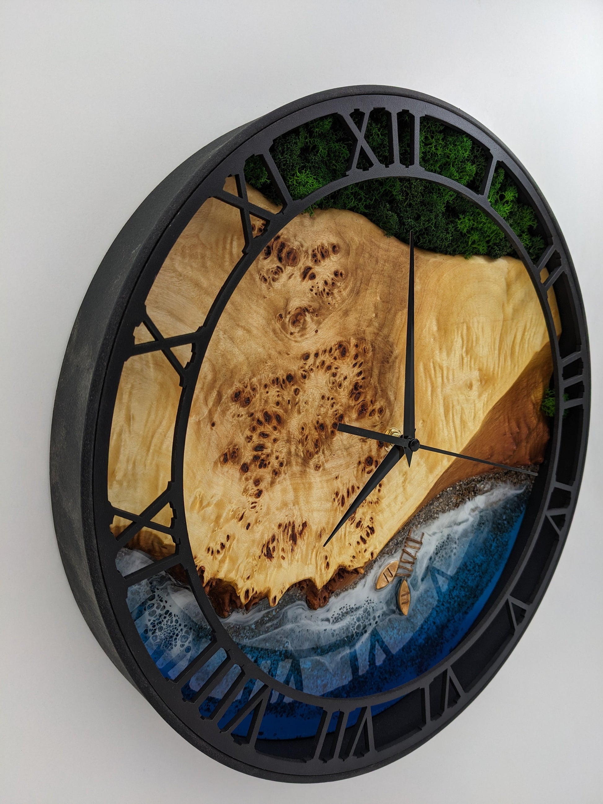 Epoxy Resin Ocean Clock: Moss & Wood Beach Wave Decor