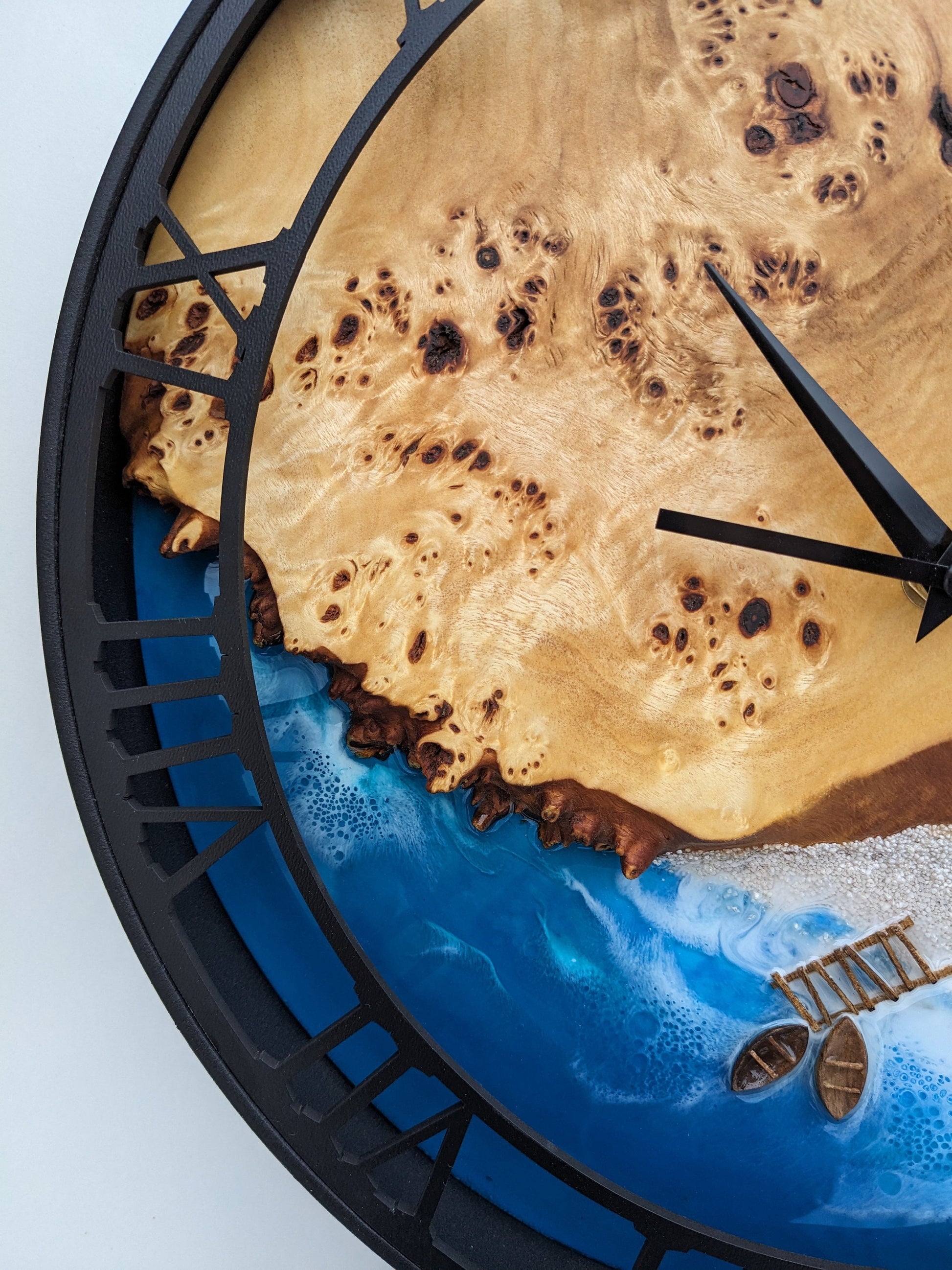 Ocean Resin Wall Clock: Wood, Moss & Beach Scene