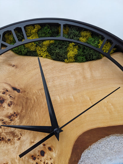 Ocean Resin Wall Clock: Wood, Moss & Beach Scene