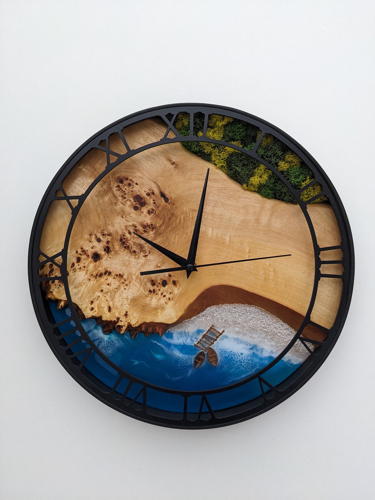 Ocean Resin Wall Clock: Wood, Moss & Beach Scene
