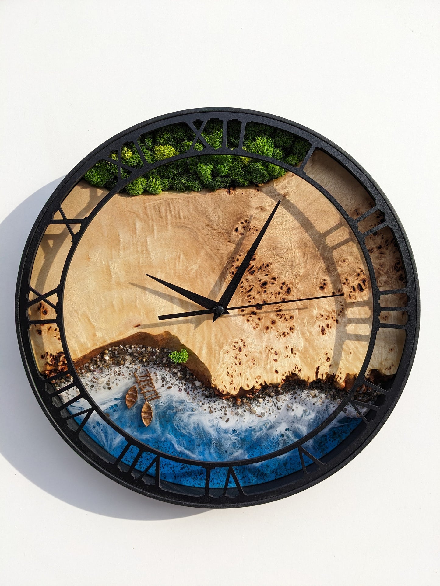 Moss & Beach Wave Wood Resin Wall Clock: Epoxy Ocean Decor