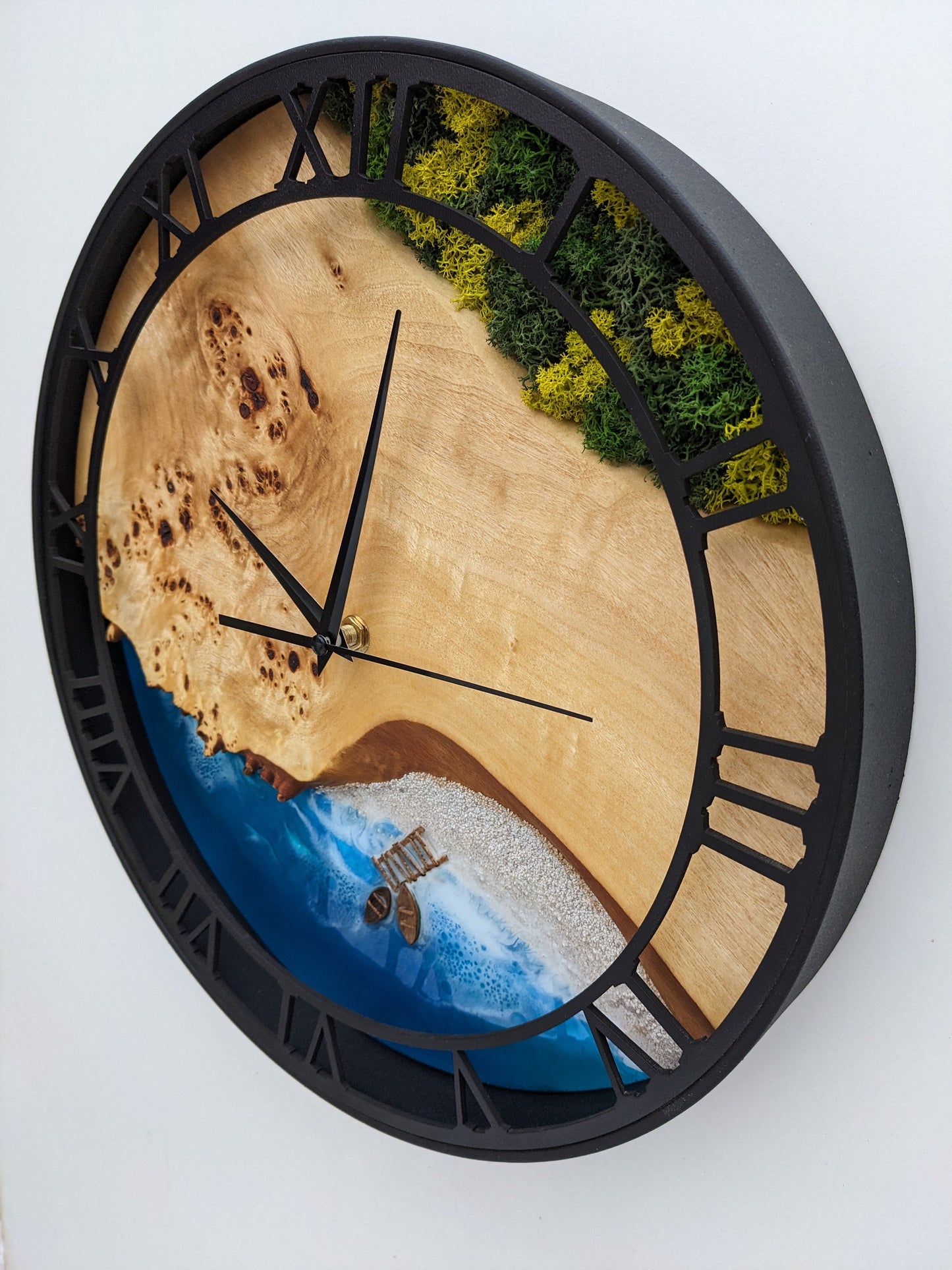 Ocean Resin Wall Clock: Wood, Moss & Beach Scene