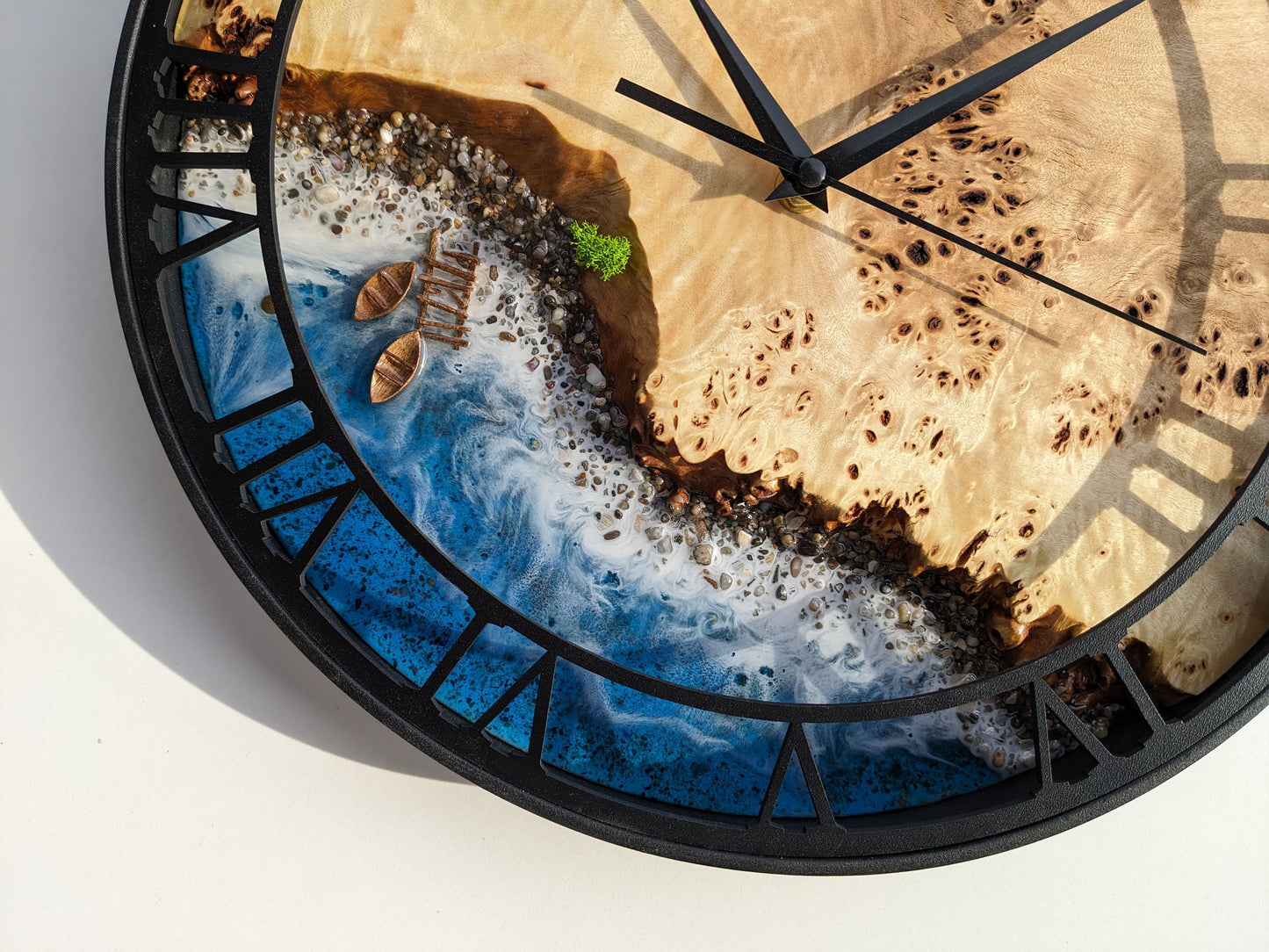 Moss & Beach Wave Wood Resin Wall Clock: Epoxy Ocean Decor