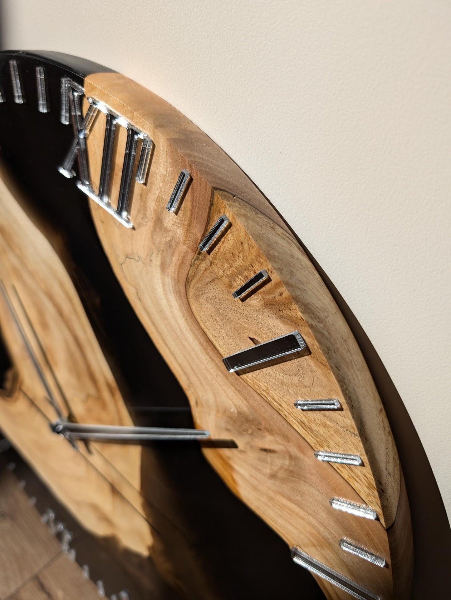 Handcrafted Epoxy Walnut Wood Wall Clock: Modern Home Decor (20 inches)