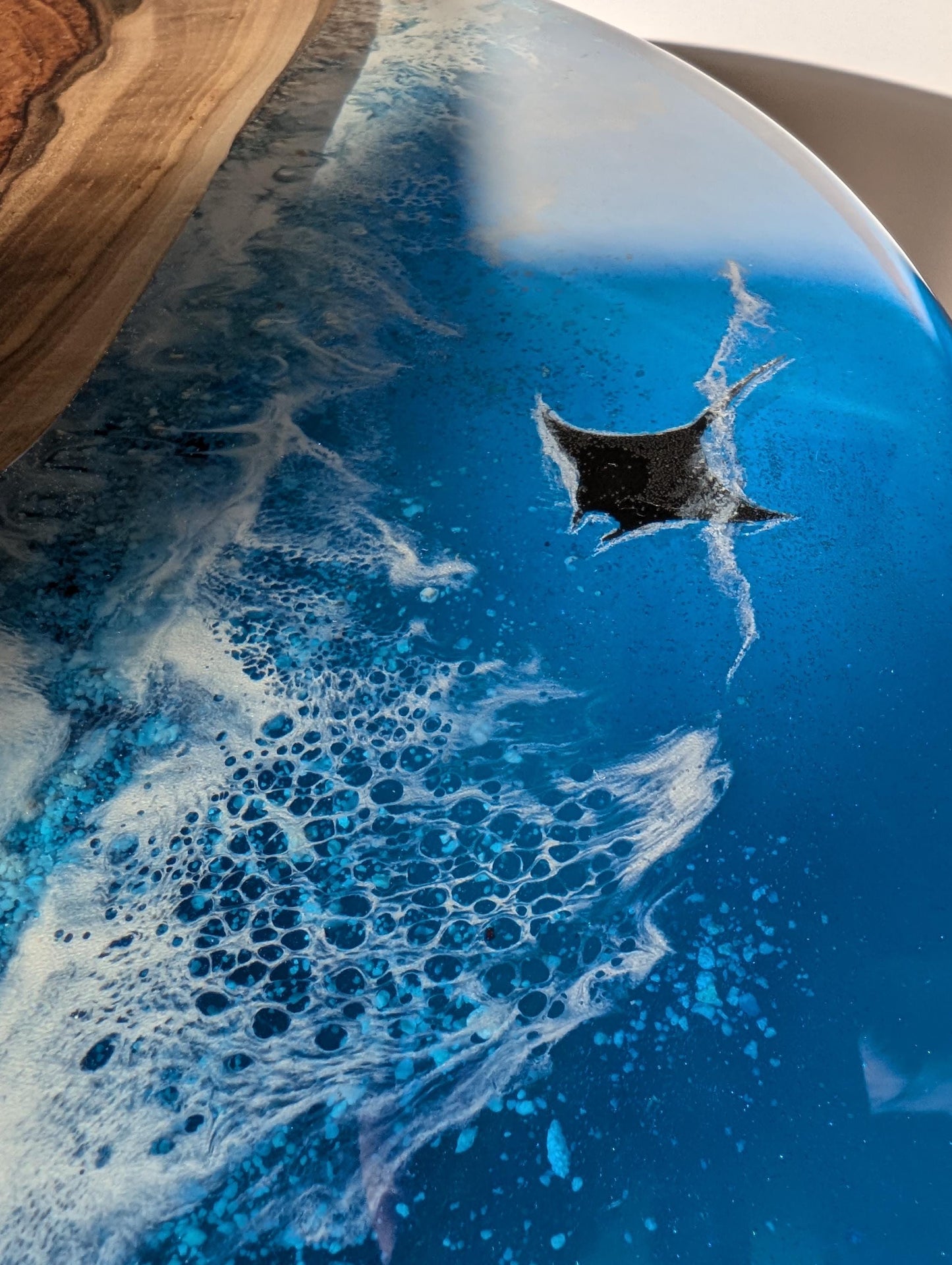 Handmade Ocean Epoxy Resin Coffee Table: Round Walnut Live Edge