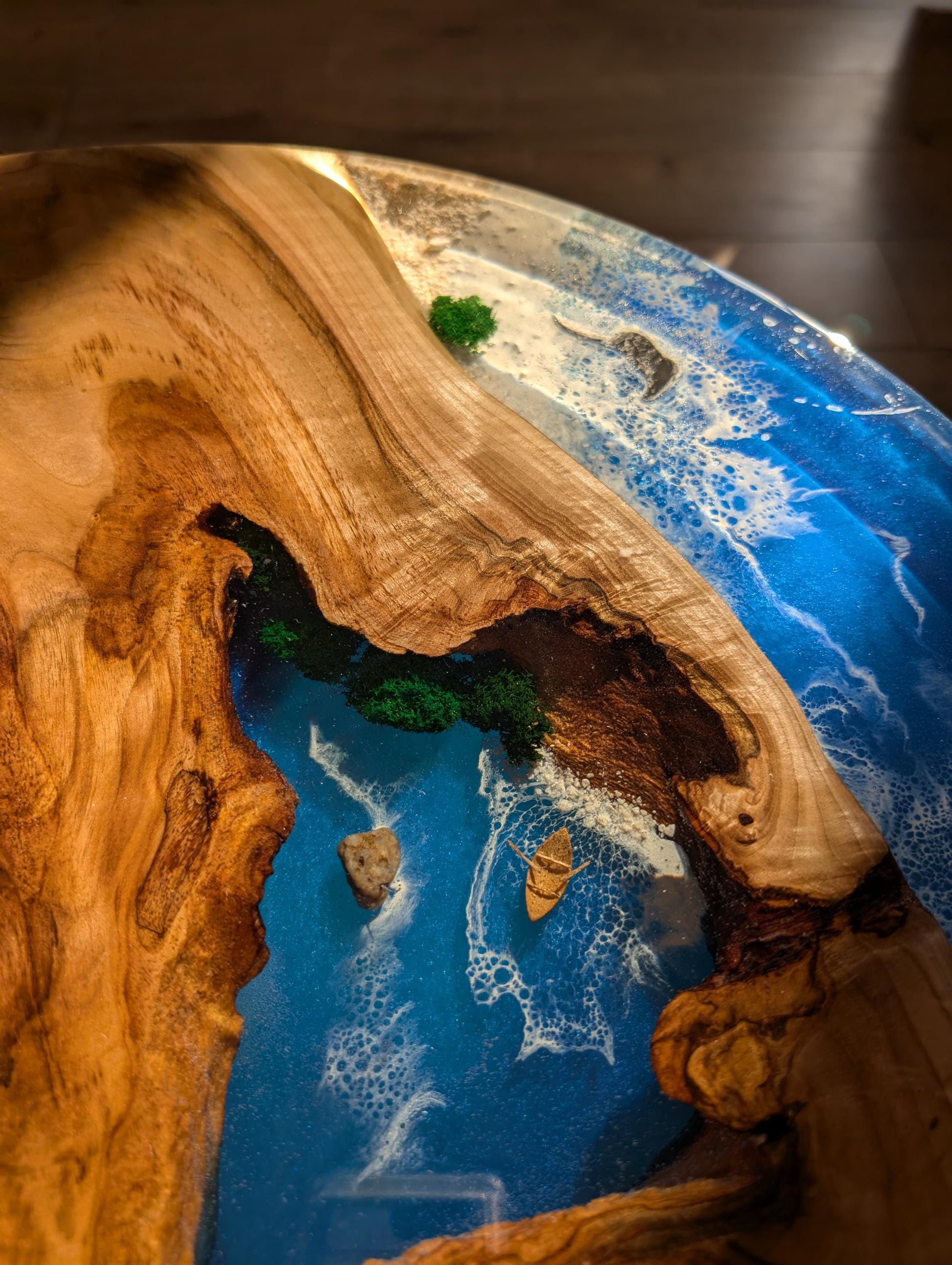 Handmade Ocean Epoxy Resin Coffee Table: Round Walnut Live Edge