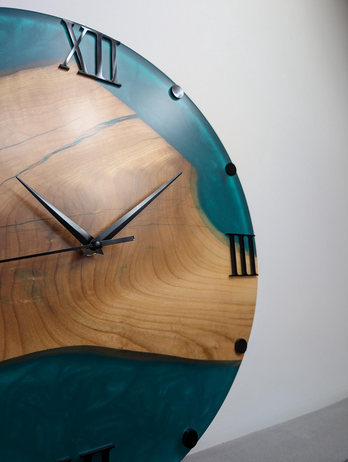 Handmade Wood and Epoxy Resin Wall Clock – Matte Finish, Modern Rustic Decor, Large Round Clock with Mirror Acrylic Numbers, Unique Gift