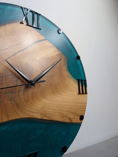 Handmade Wood and Epoxy Resin Wall Clock – Matte Finish, Modern Rustic Decor, Large Round Clock with Mirror Acrylic Numbers, Unique Gift